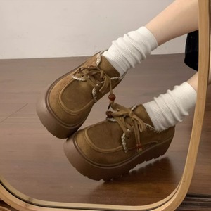 【送料無料】 スニーカー 2色 靴 シューズ 厚底 ラウンドトゥ 丸トゥ 編み上げ レースアップ 靴ひも バンド 飾り スエード 刺繍 可愛い 大人可愛い シンプル カジュアル コンサバ おしゃれ レトロ 無地 秋 お呼ばれ レディース 女性用 ママ 20代 30代 デート お出かけ 女子会 休日 お茶会 授業参観 デイリーユース 普段使い ファッション コーデ スタイル 楽ちん 歩きやすい 定番