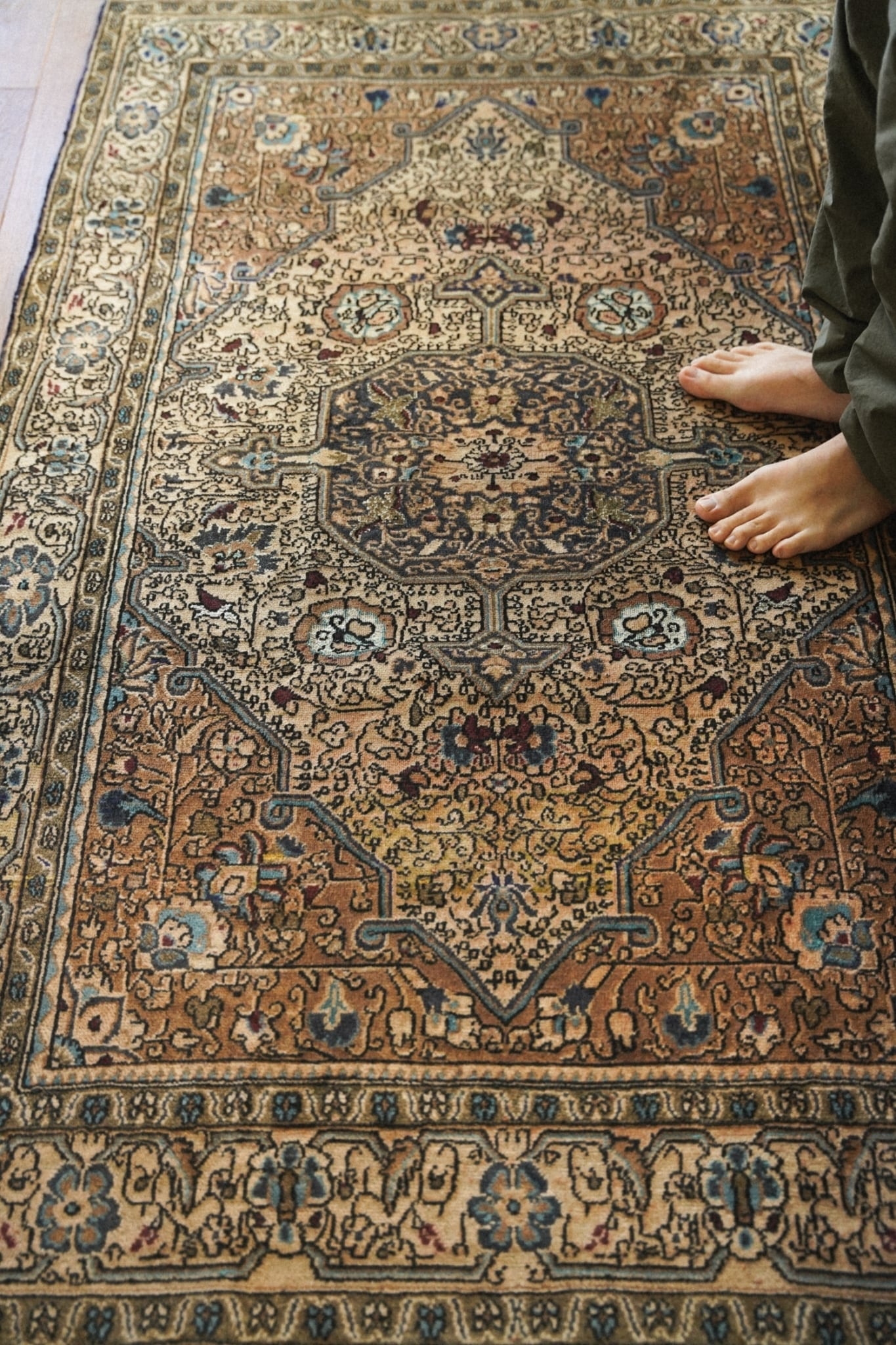 1495-Vintage Percian Tabriz rug