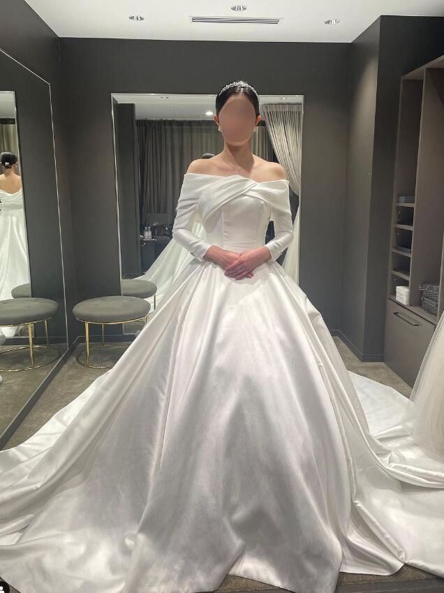 豪華！ ウェディングドレス オフショルダー 背中見せ 華やかなトレーン 結婚式 | Cinderelladress powered by BASE