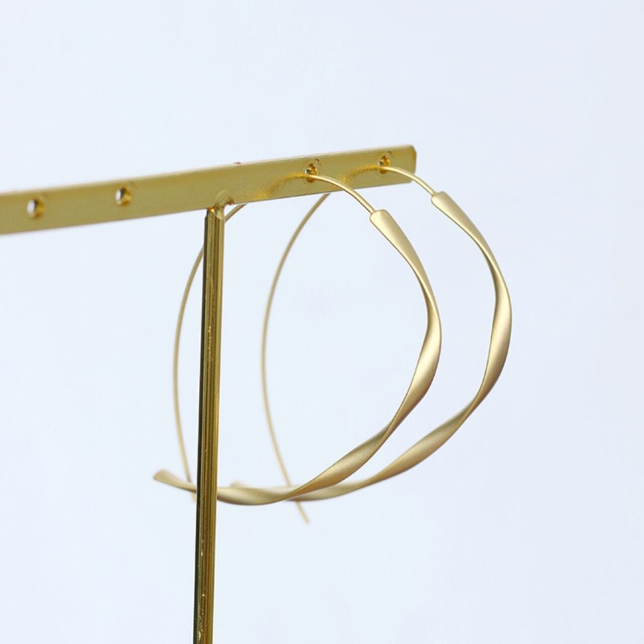 ツイストフックピアス A586