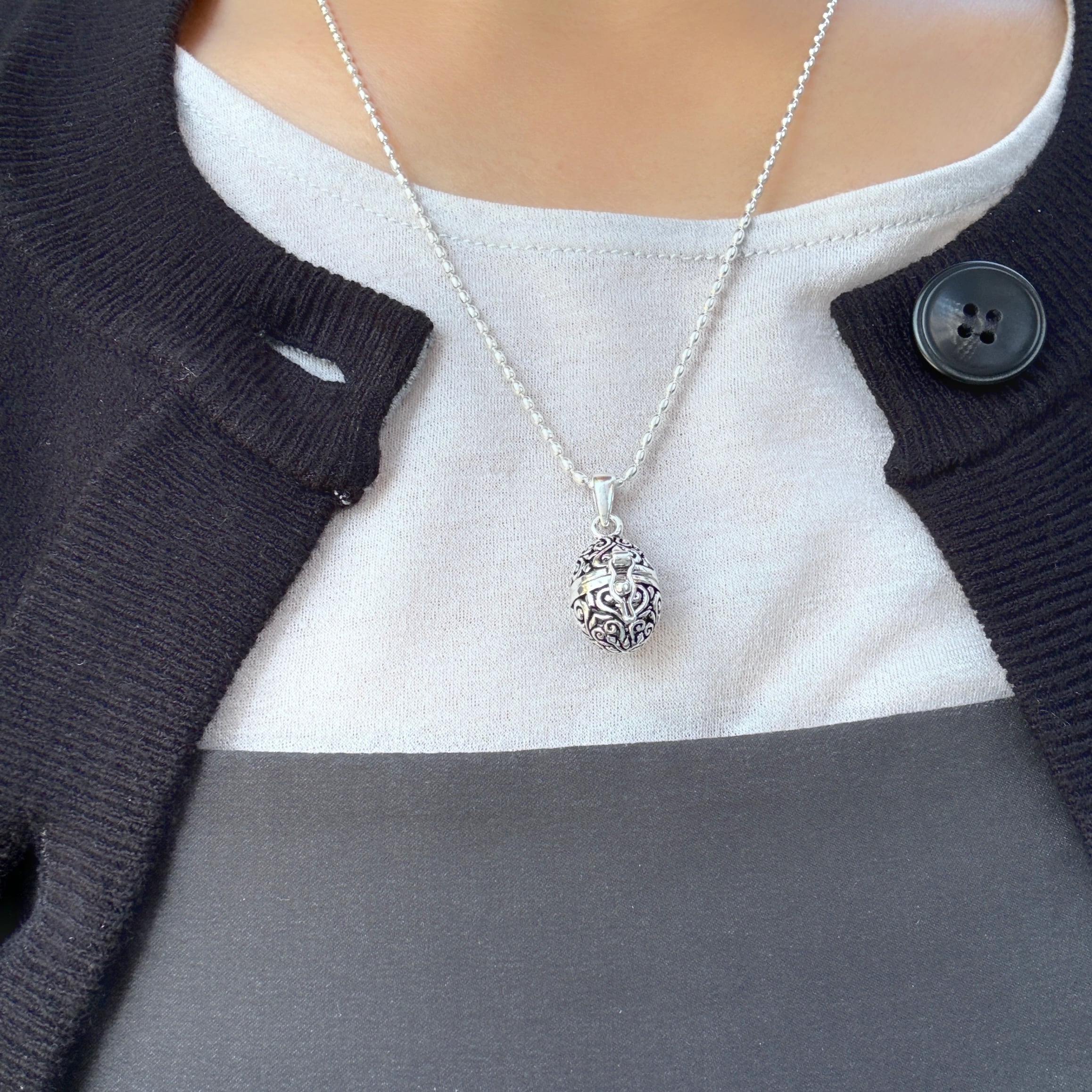 カチッと閉まる エッグ ロケット ペンダント （チェーンオプション