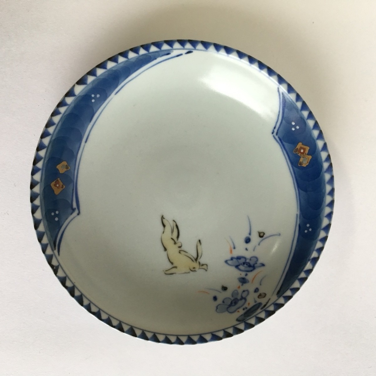 染錦花兎文小皿 | 宮崎祐輔 谷鳳凰 (たにほう窯）オンラインショップ