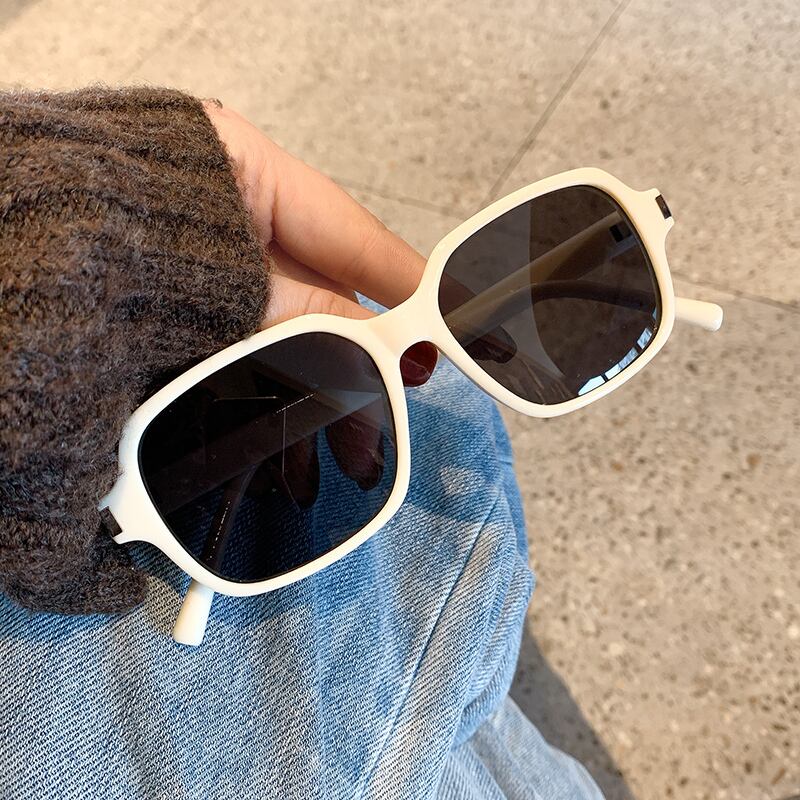 レッドスタンダード薄手 レトロ スクウェア ヨーロピアン ブラック・アイド・ピーズ76153304650