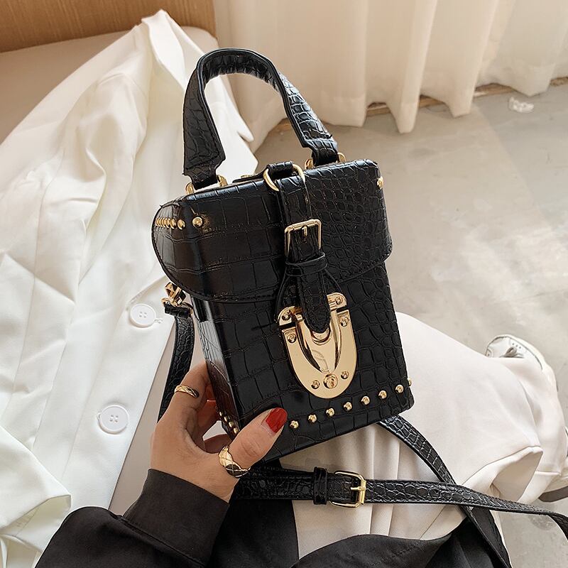 オータムウィンターレッド 秋物 冬物 スクウェア 手作りハンドバック80350530820