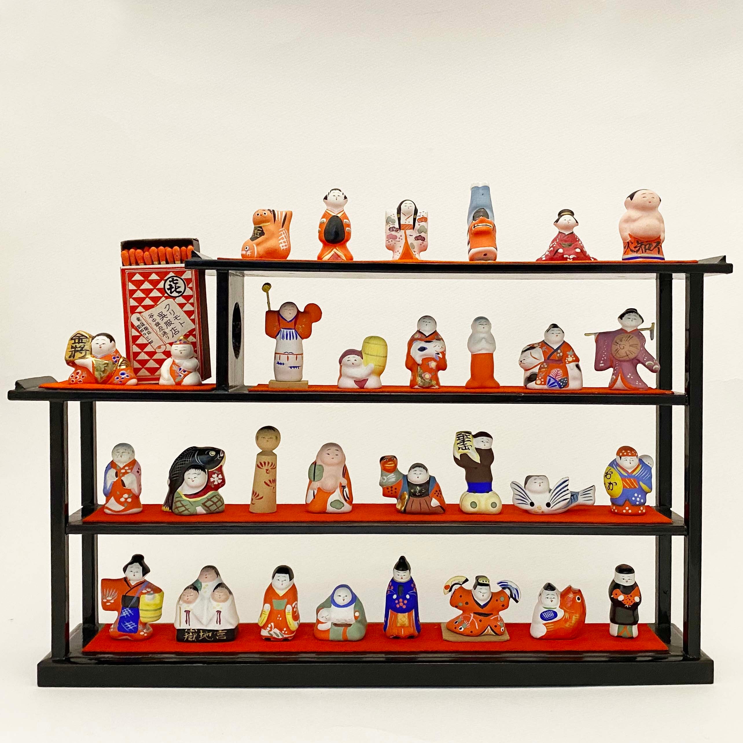 諸国人形ヴィンテージ30体セット（大光作・専用棚付き）