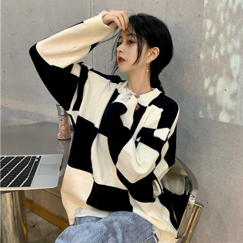 スタンダードスタイルブラックホワイト格子柄セーター ニットスプリングプルオーバー ブラウス レトロ 春物 萌量不足51011275021