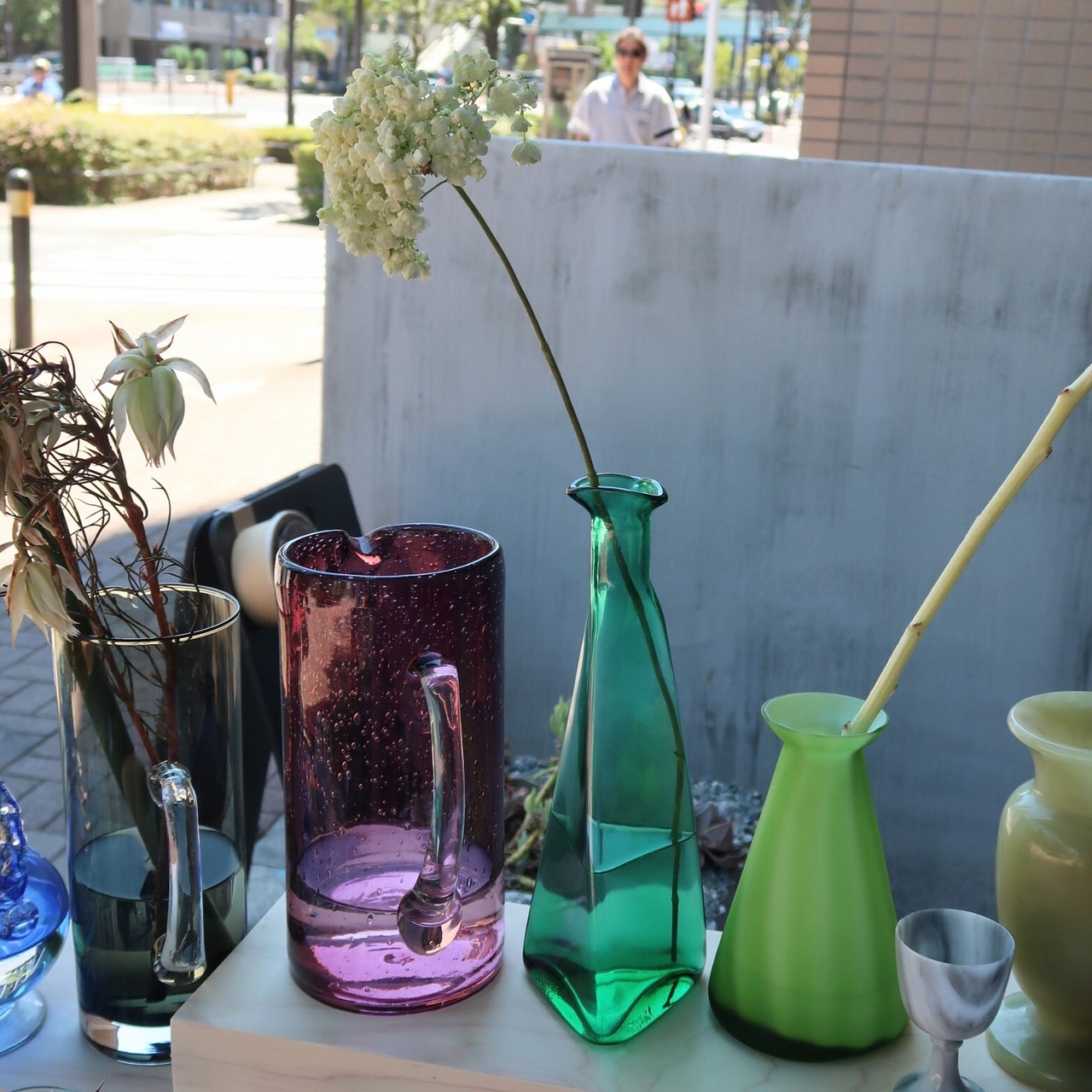 すらっとしたグリーンの花瓶