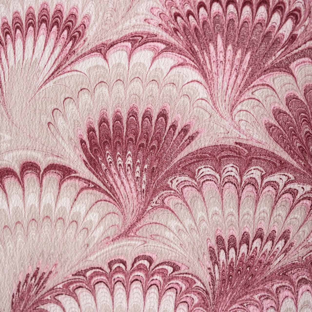 「ラズベリーレッド×グレージュ」花火柄〜洗えるきもの（シルジェリー）〜