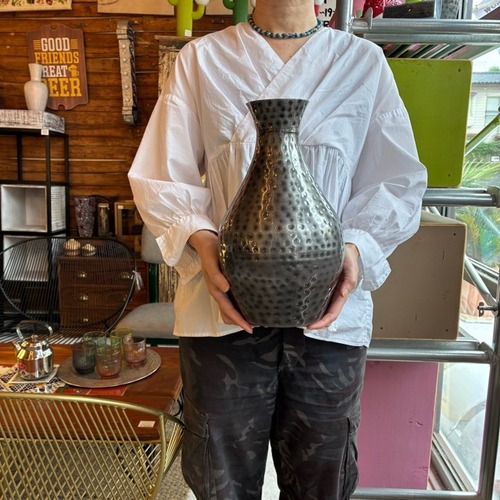 India  Iron hammer flower vase　インド　アイアンハンマーフラワーベース　D　鉄製　花瓶　フラワースタンド　モダン　ギフト　誕生日　引っ越し祝い