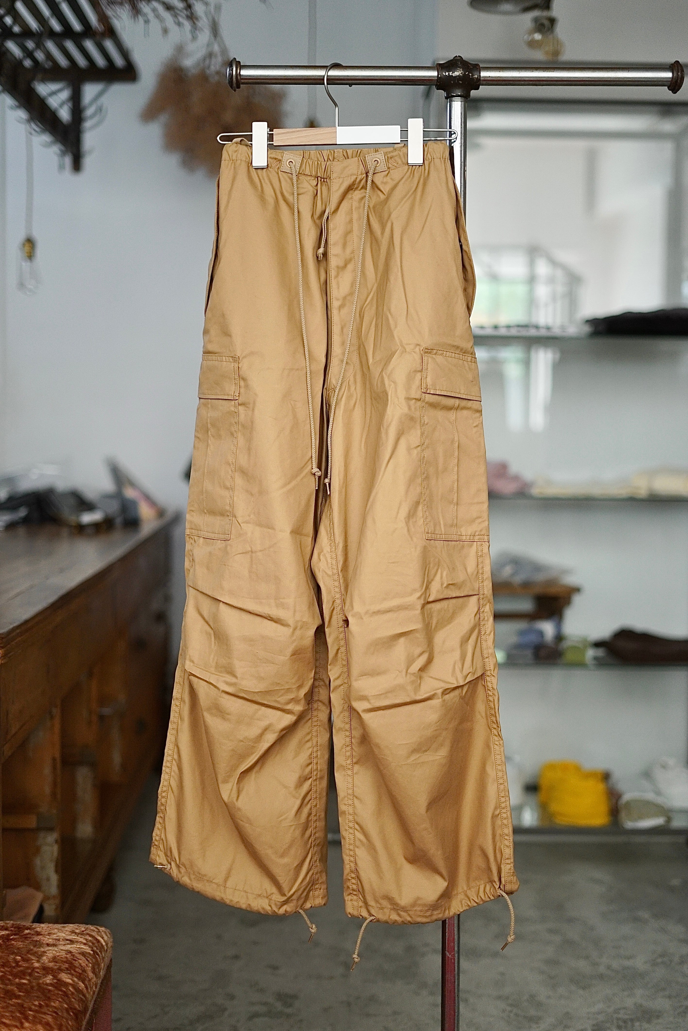 HYKE / TYPE M-51 SHELL PANTS ( BEIGE ) | JUQUI Online