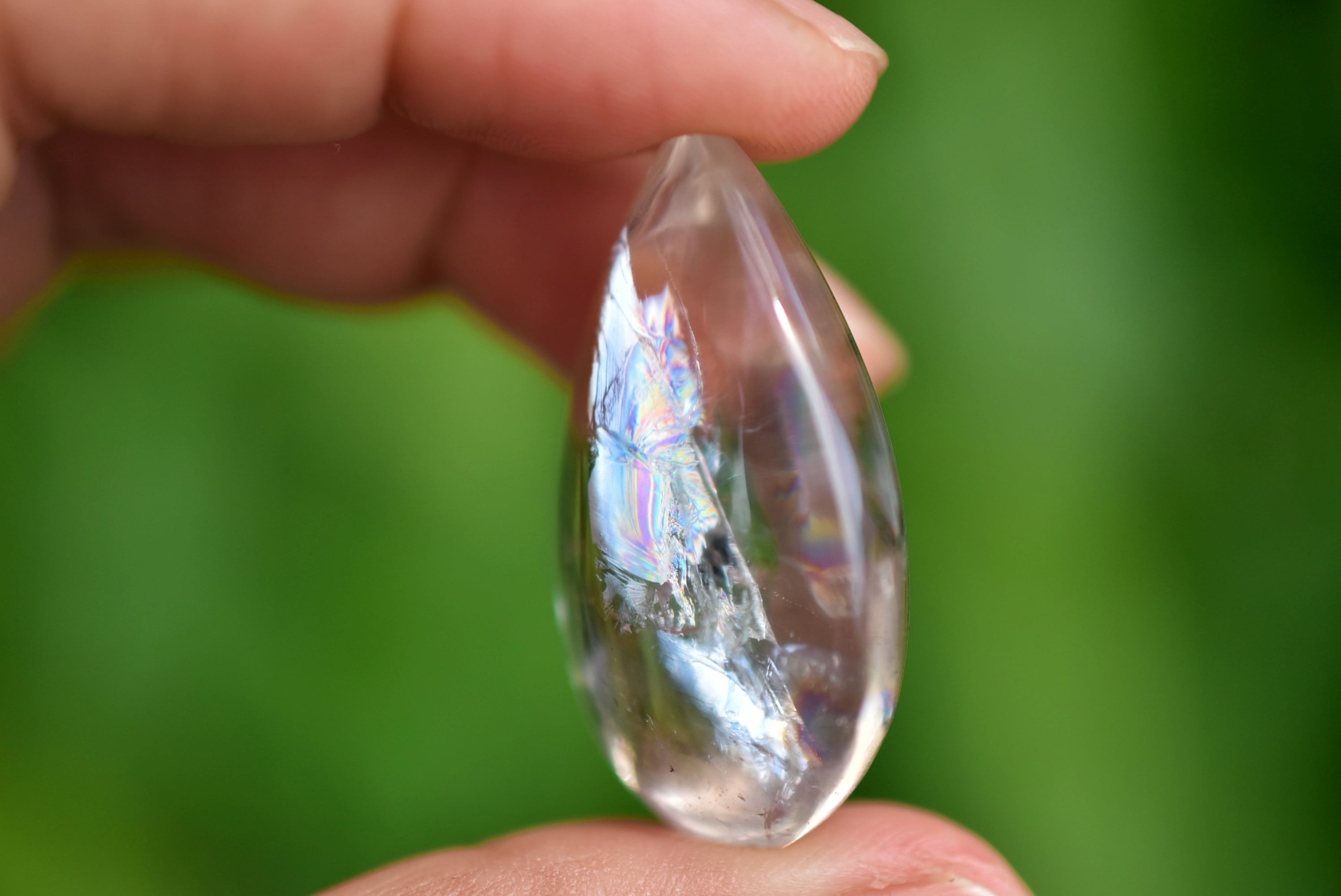 古代の水☆中粒☆虹☆水入り水晶 s710 | Funky garuda Stone