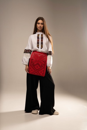 ウクライナ刺繍ヴィシヴァンカ　手刺繍　麻　レディース・フリーサイズ