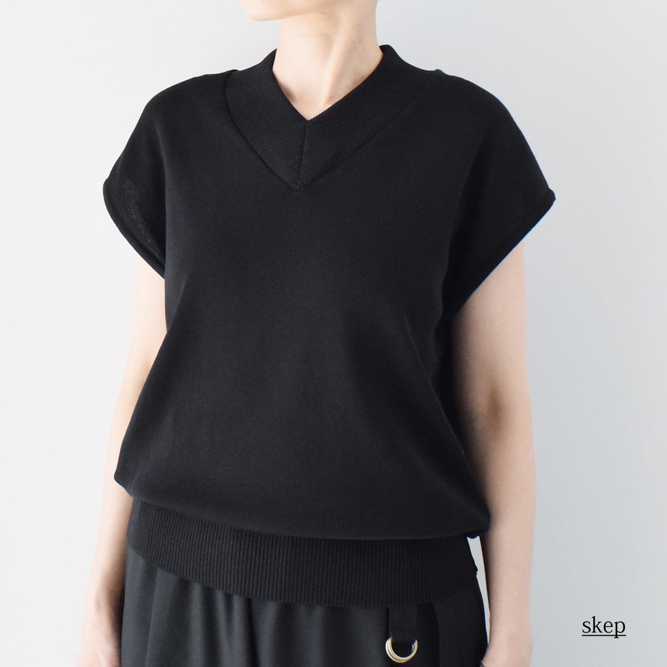 フレンチスリーブVネックニット：黒［NT43FSBK］ | skep-online shop