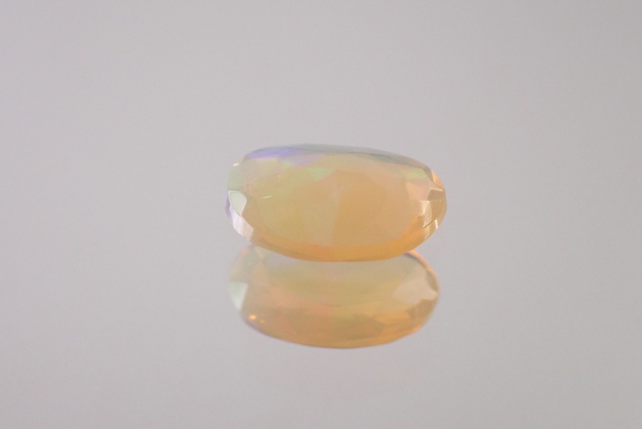 オパール　0.59ct　[C6‐348]