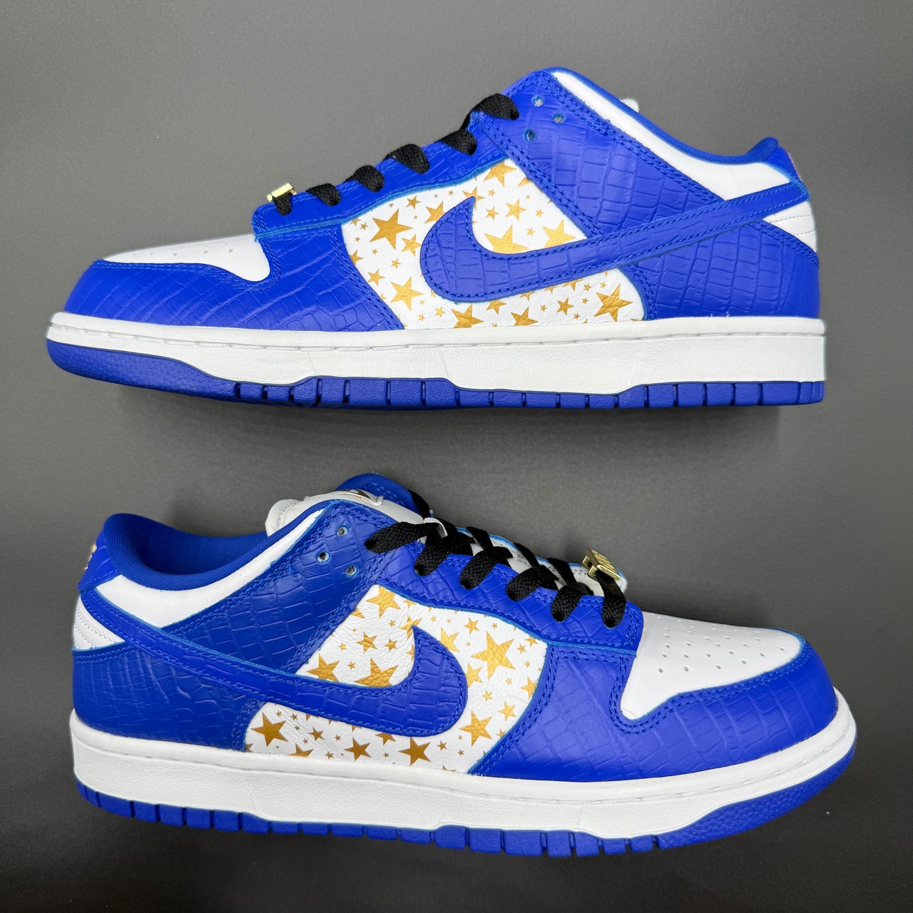 ×SUPREME NIKE SB DUNK LOW OG QS CROC SKIN GOLD STARS HYPER BLUE DH3228-100