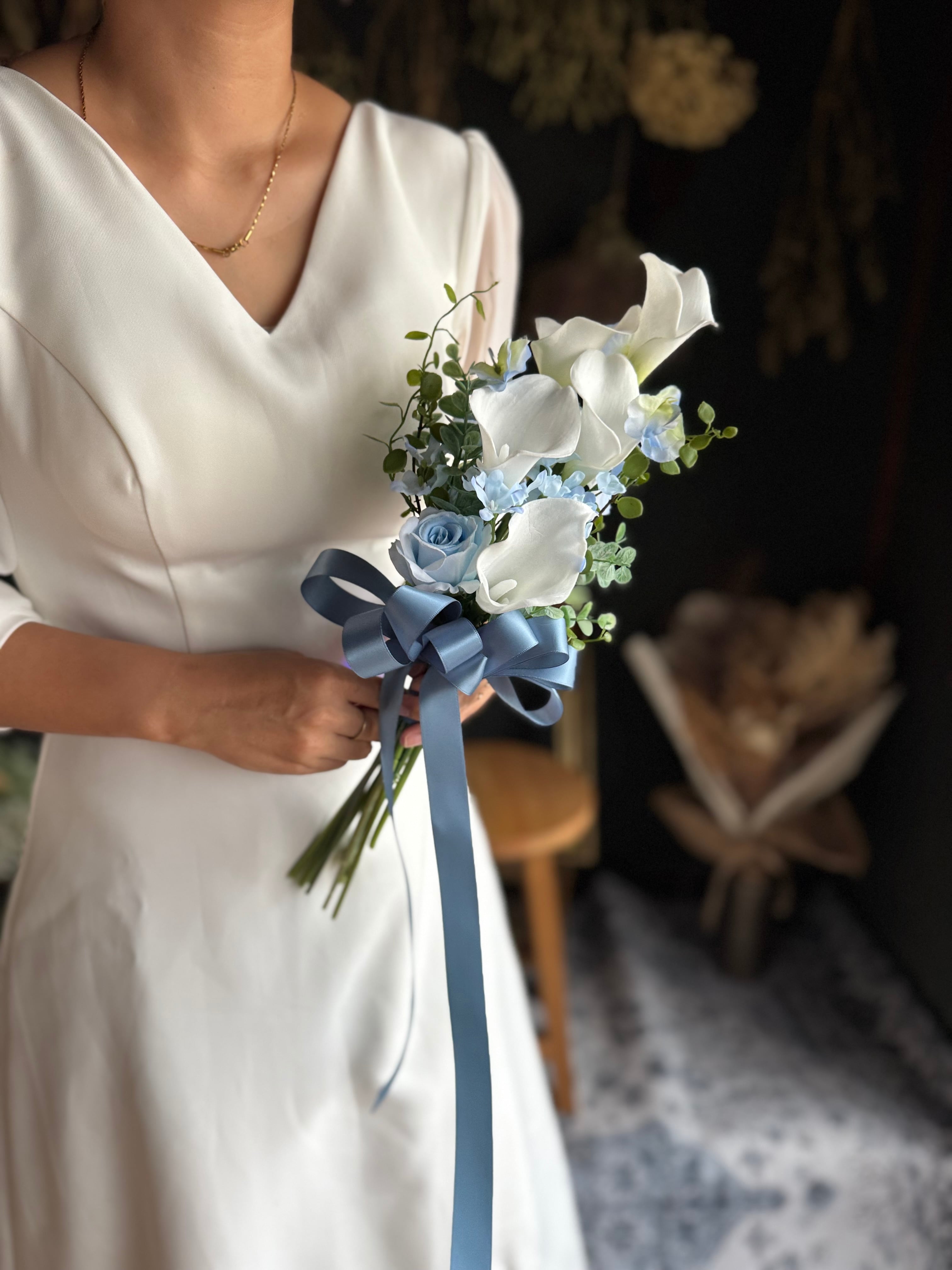白カラー×ブルーミニアームブーケ☆ブートニア | houkiboshi