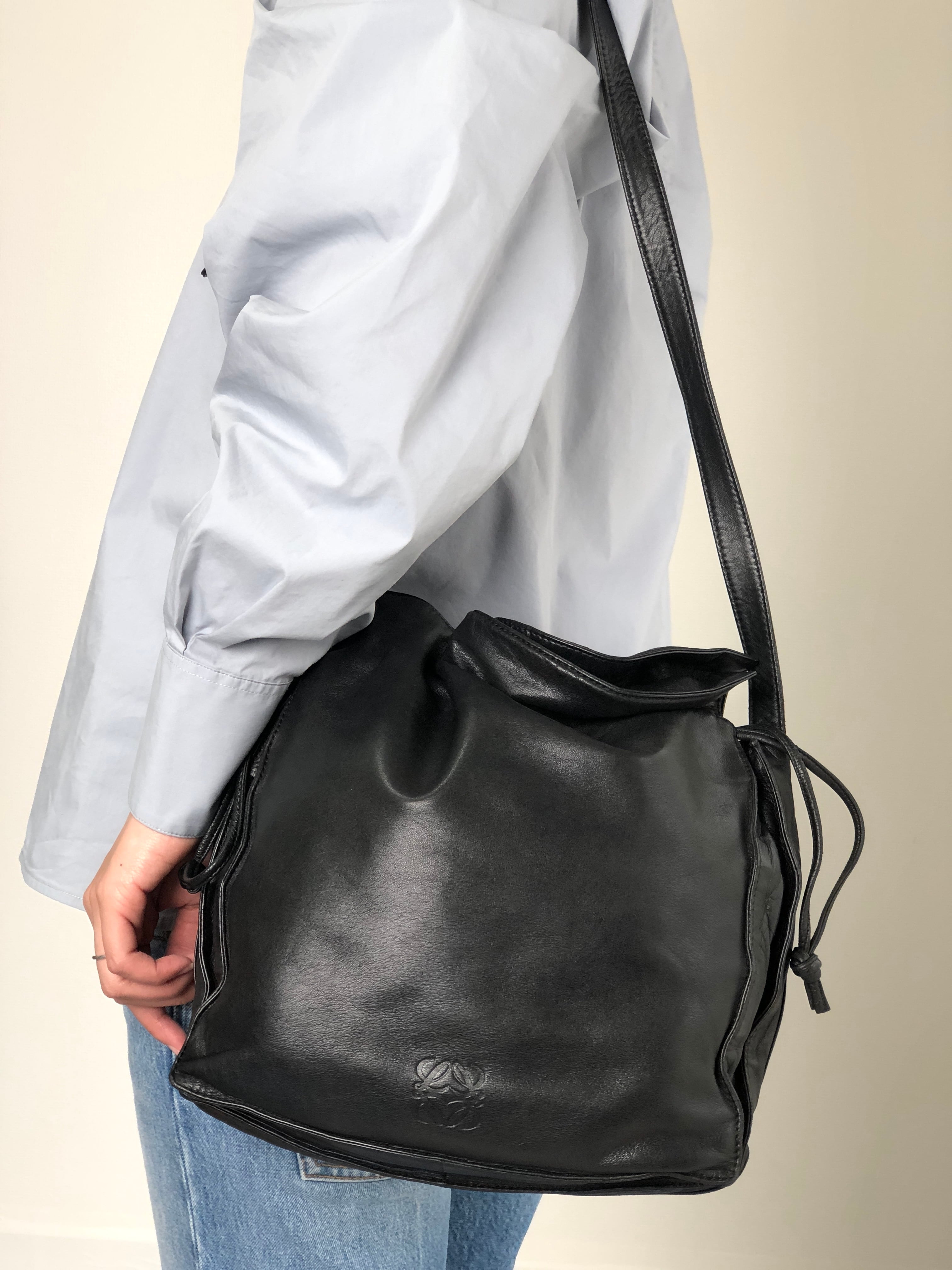 LOEWE ロエベ フラメンコ ショルダーバッグ ブラック アナグラム ナッパレザー 巾着 vintage ヴィンテージ オールド ak5uss