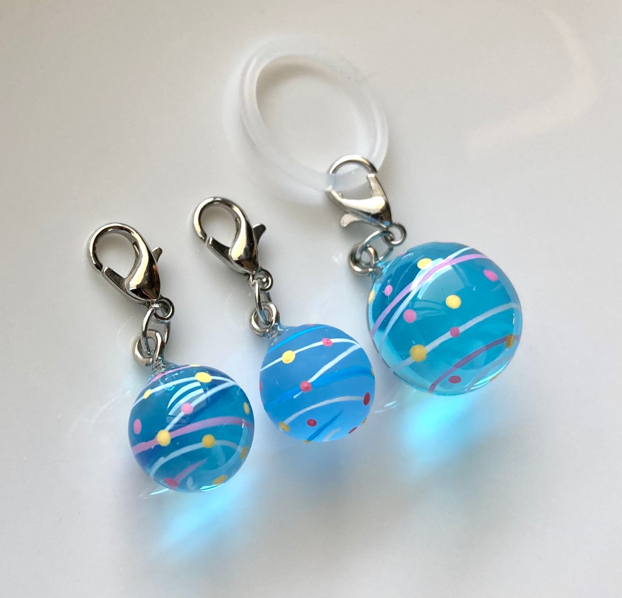 新作☆レジンヘアゴム　水風船♡スカイブルー 水風船めじるしアクセサリー(3個セット) | みえのレジン