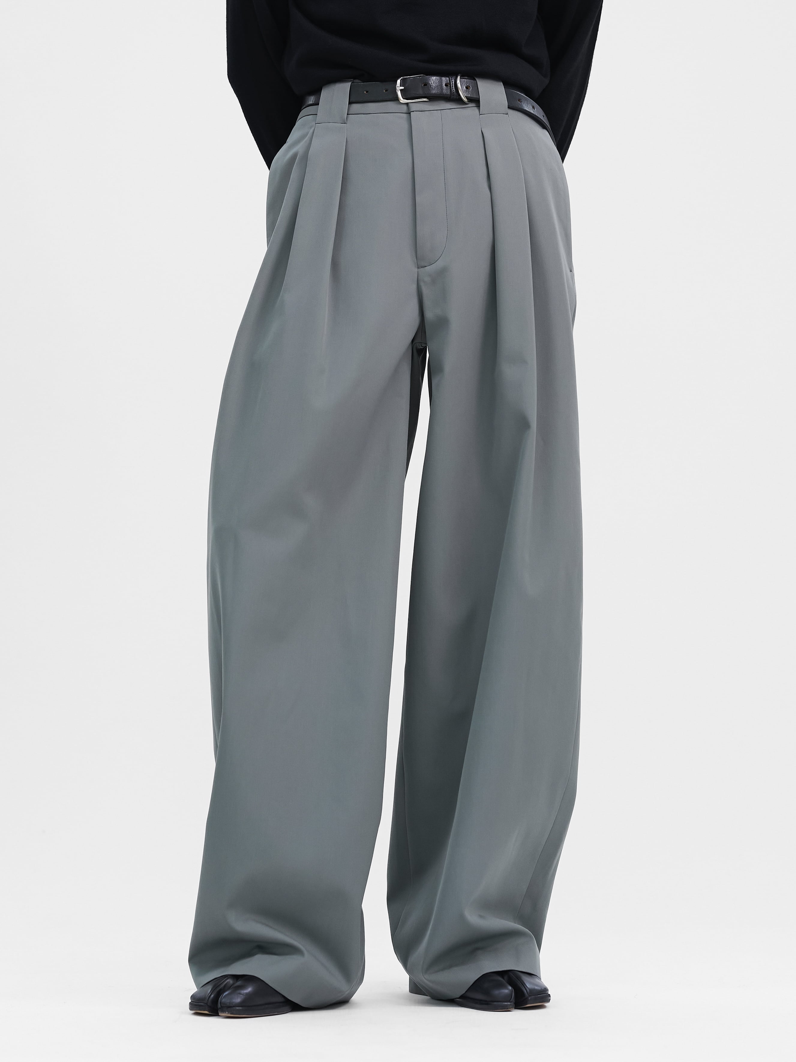 パンツ WOOL GABARDINE TUCK TAB PANTS WOOL GABARDINE | テーパードタックパンツ / ATON | ファッション通販