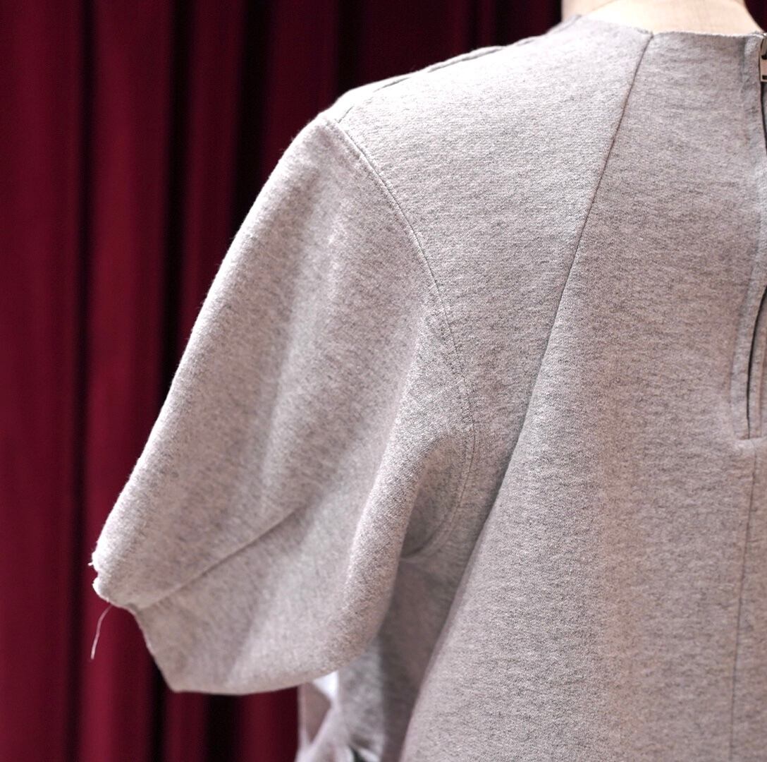 77circa(ナナナナサーカ)''circa make v-shape cutback sweat top