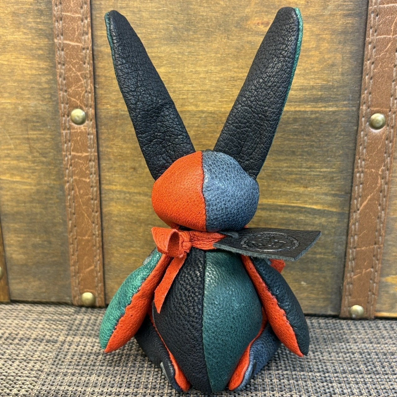 【ジビエレザー ツキノワグマ革】ベルラビ★マイスターの手作り「ベルズラビット」ダーク系カラフル　写真の1点販売です