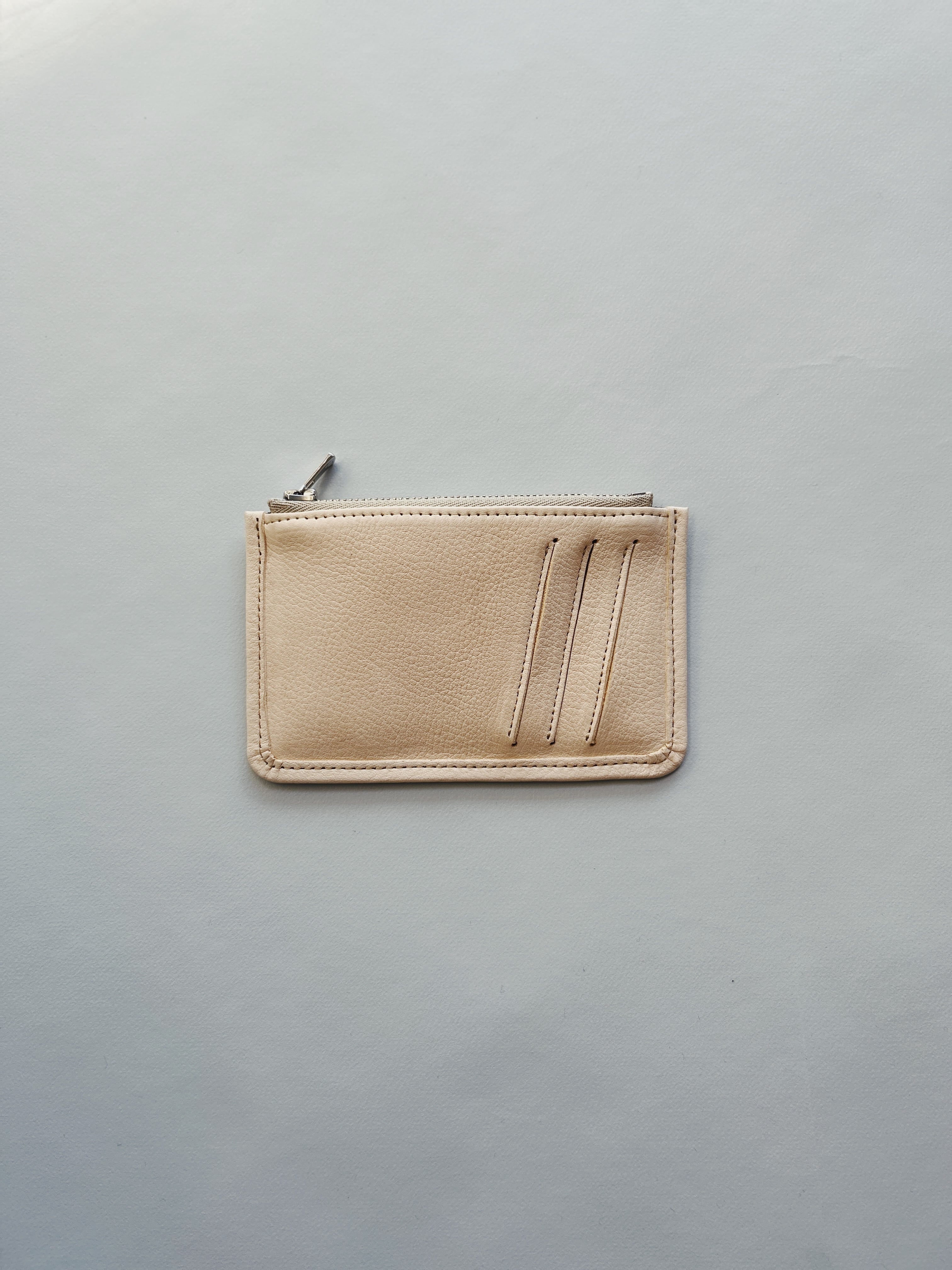 ジップフラグメントケース /サステナブルレザー（国産本牛革） | Machizuki