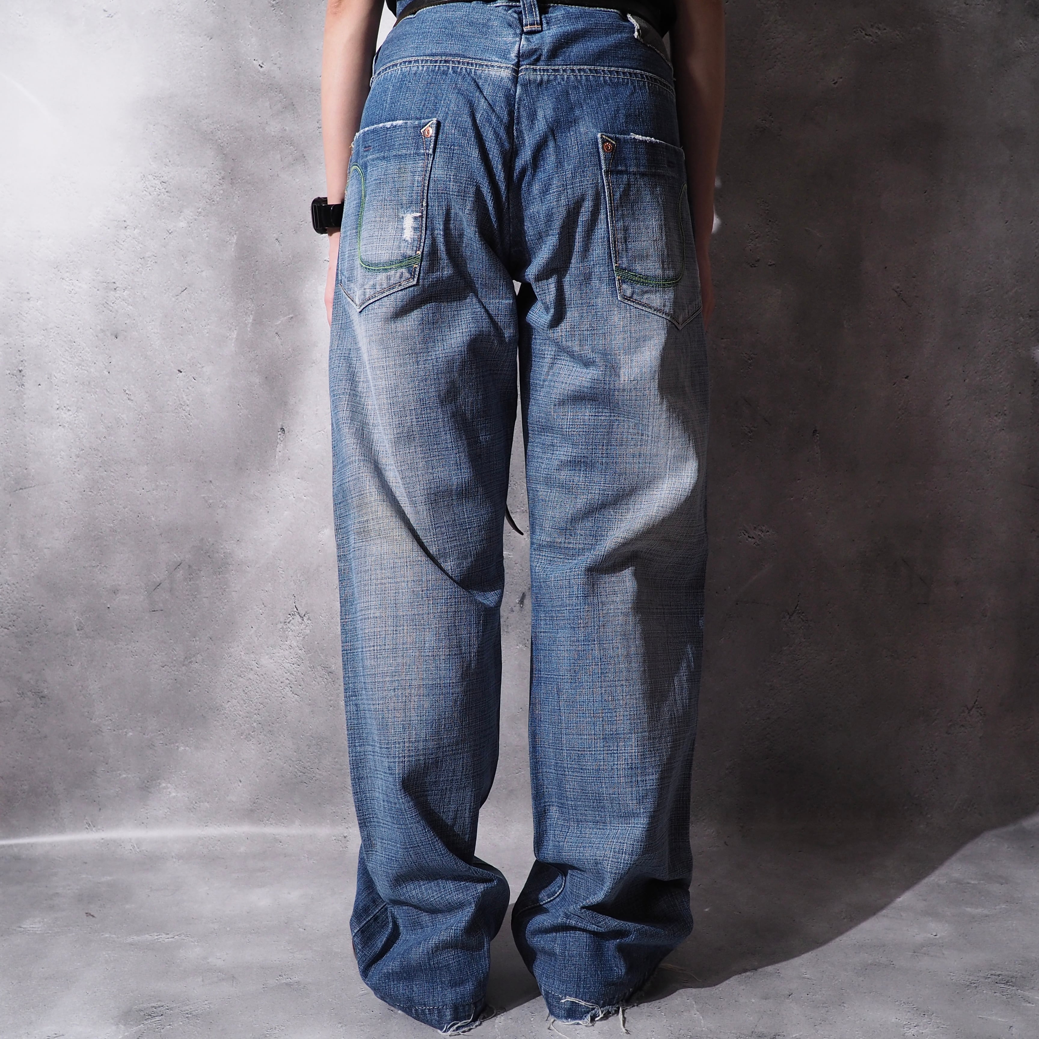2000s ” Sabisabi deluxe ” green stitch embbossed damage wide denim pants