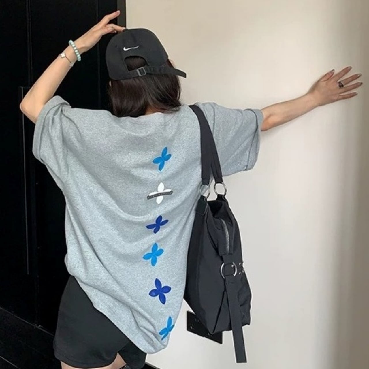 フラワーモチーフバックデザインTシャツ 3col R02444