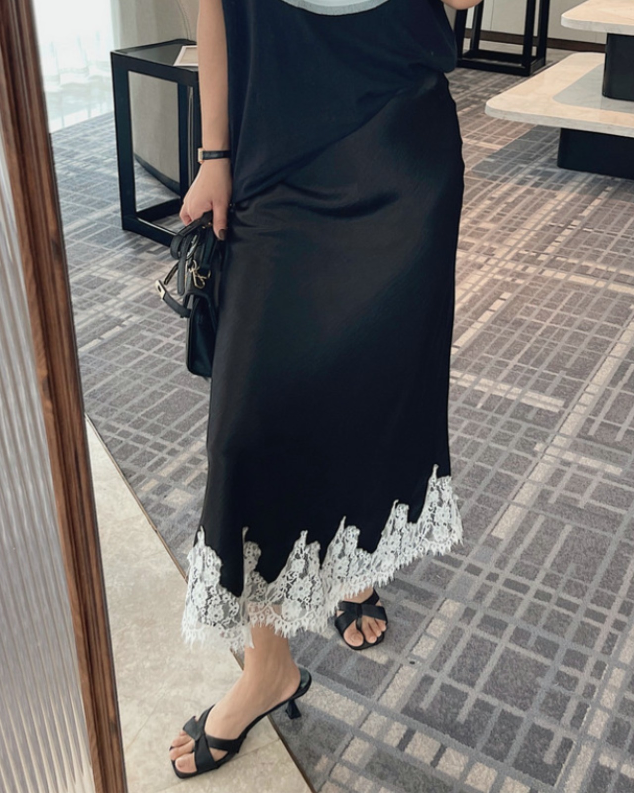 サテンレースミディスカート