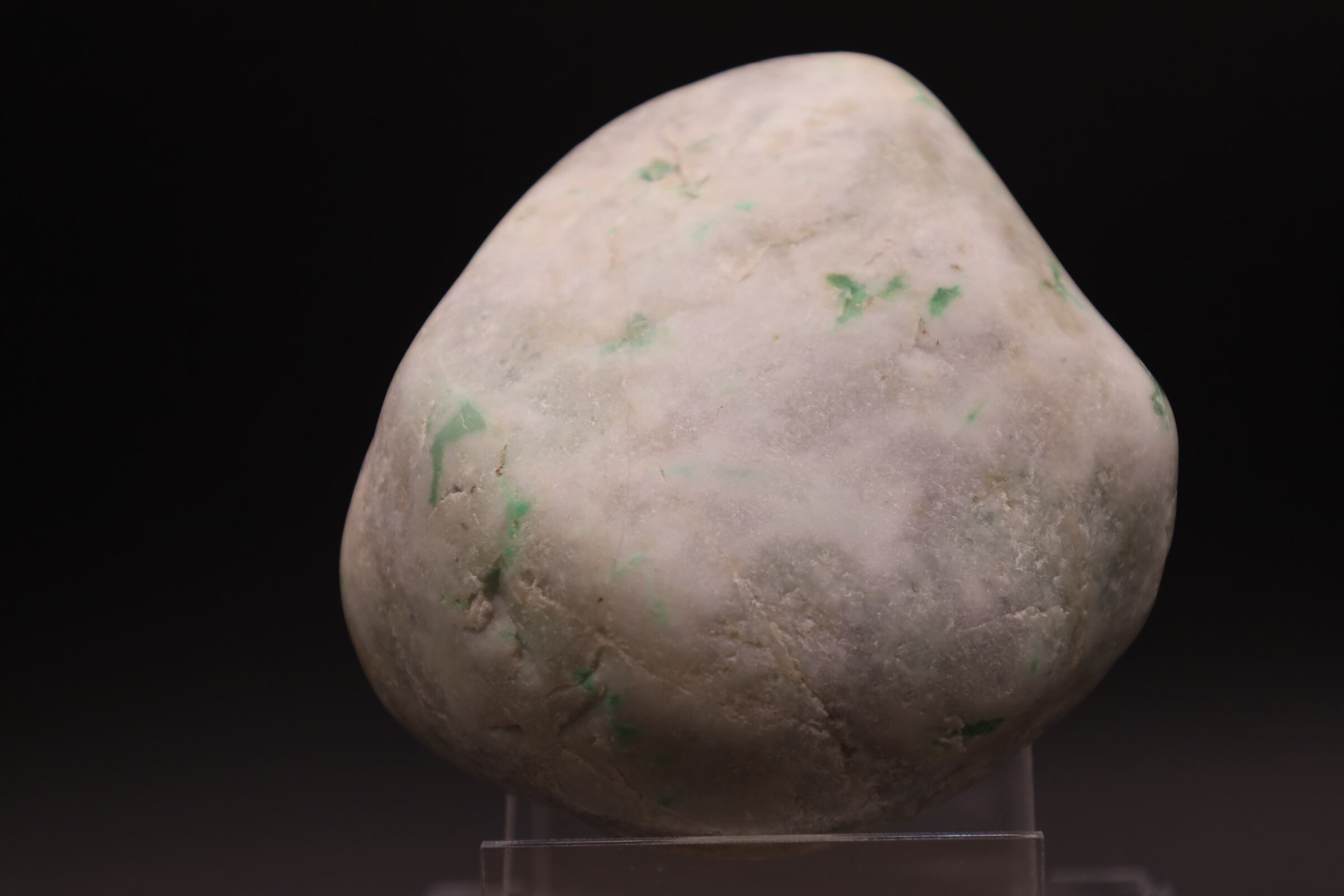 糸魚川翡翠原石未研磨海石(ひすい ヒスイ Jadeite)商品コード