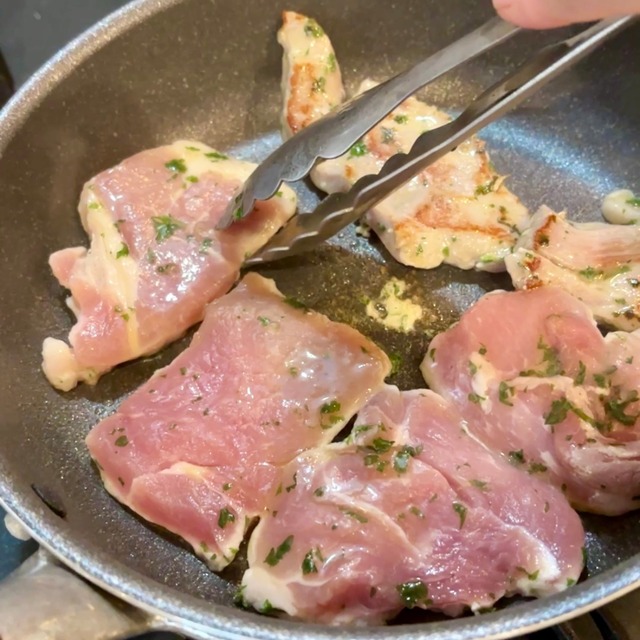 【パセリオイルマリネ】味付きモモステーキ｜お野菜もおいしい！