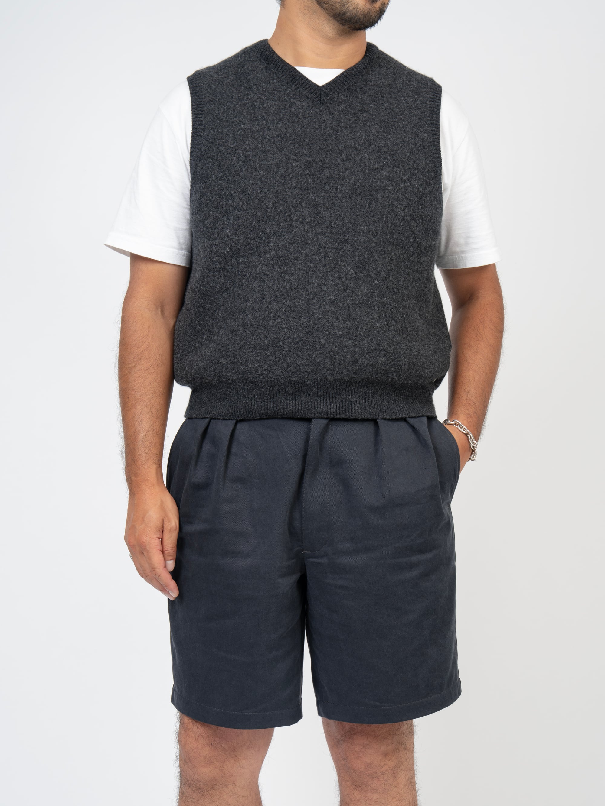 Cotton 2tuck Washed Chino Shorts (black) | OVY