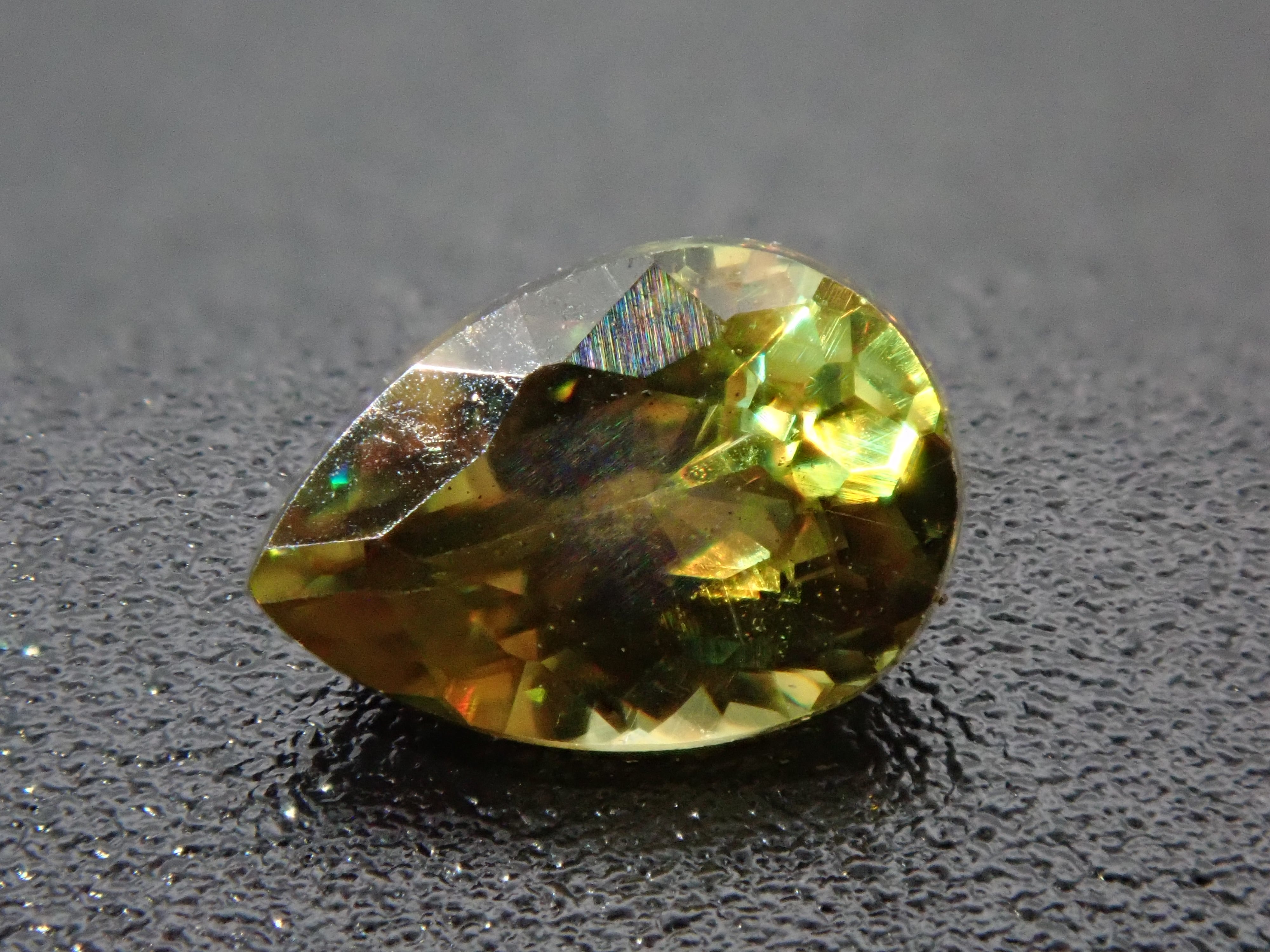 スフェーン 0.271ct