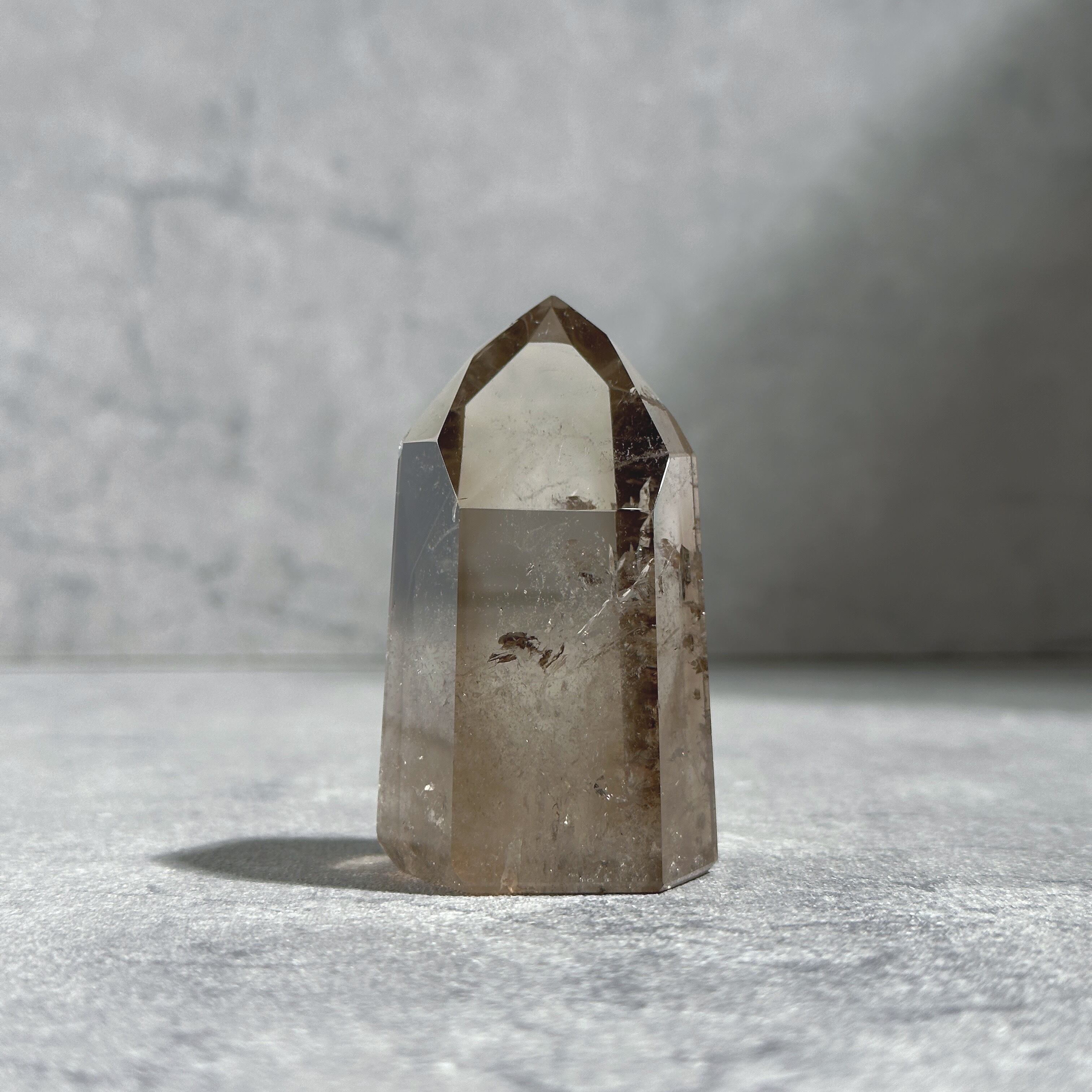 虹◎ファントムスモーキークォーツ タワー12◇ Smoky phantom quartz ◇天然石・鉱物・パワーストーン