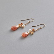 天然な色が魅力的！サンストーン×淡水ピアス mm1193