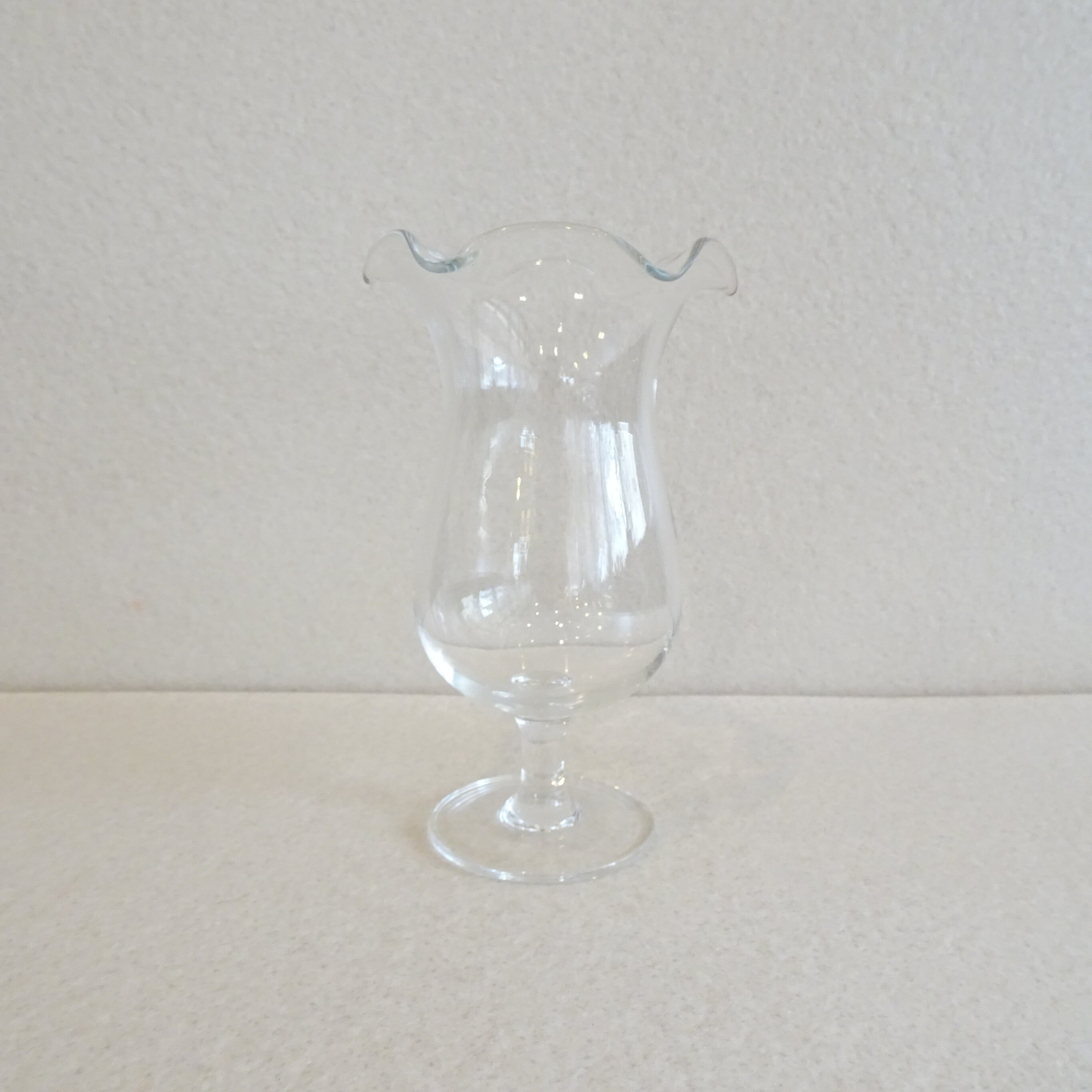 フリルのカフェクイーングラス