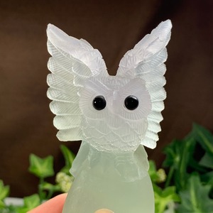 1.繊細な彫刻☆可愛いフローライトフクロウ