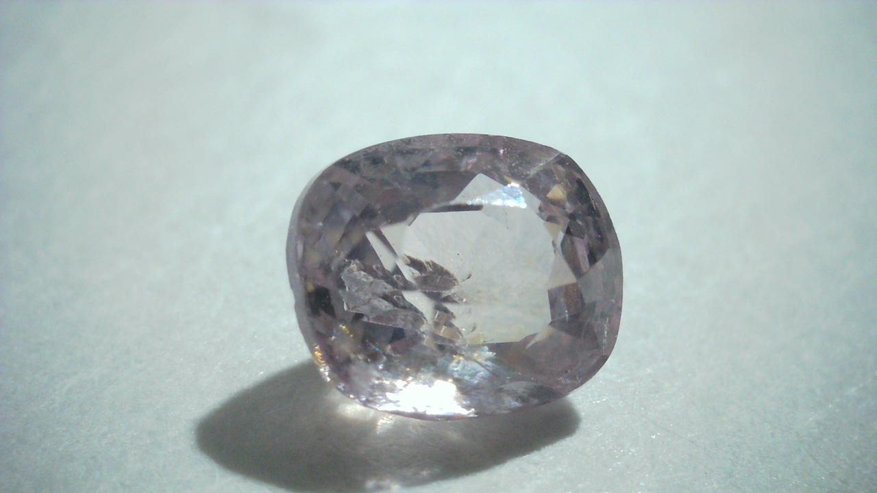 スピネル　0.63ct　[B4−99]