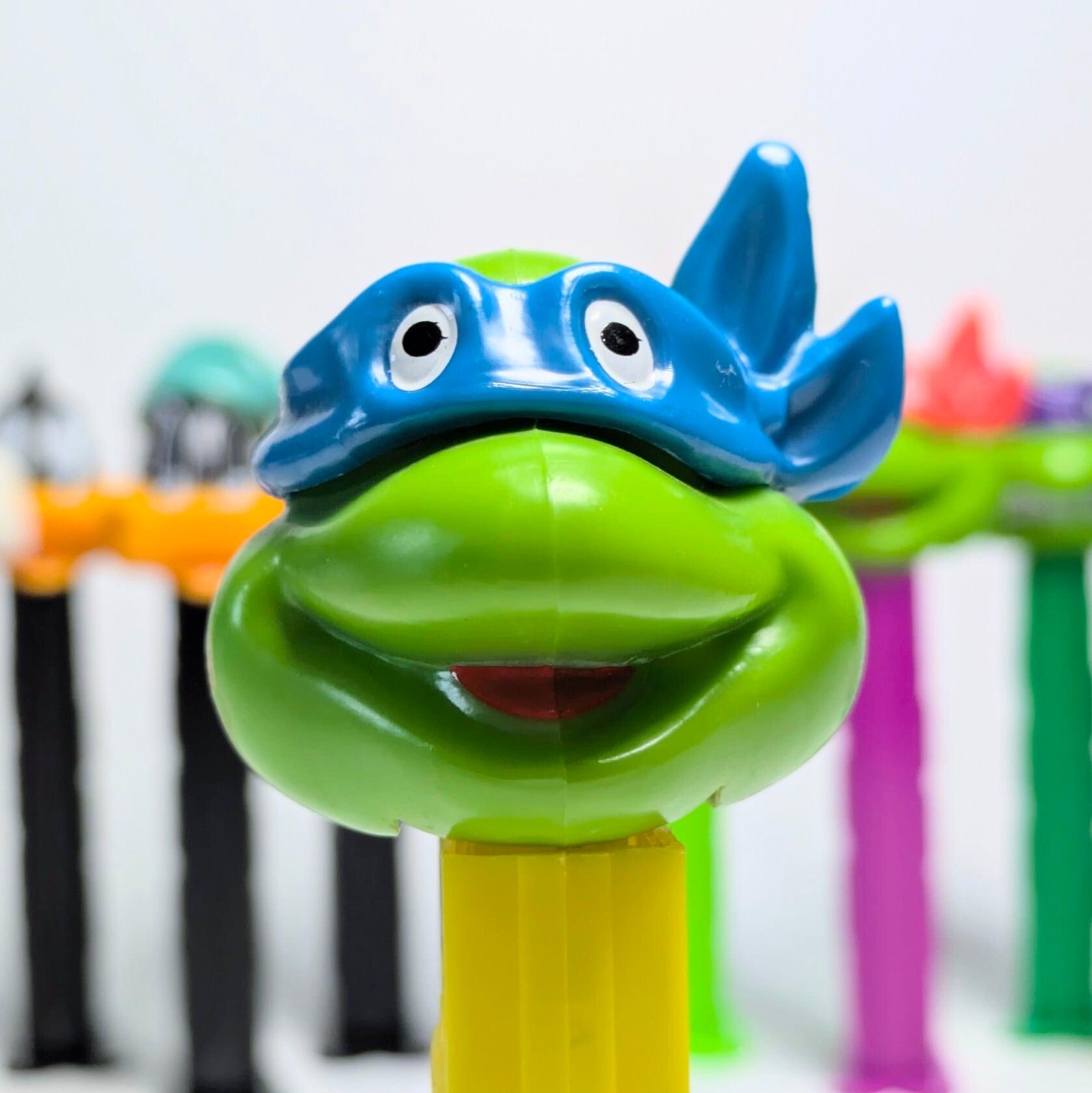 ☆ VINTAGE90' ☆【 Teenage Mutant Ninja Turtles / タートルズ ) 】『 レオナルド 』 / PEZ / ペッツ / CANDY&DISPENSER 〚アメリカン雑貨 アメトイ〛