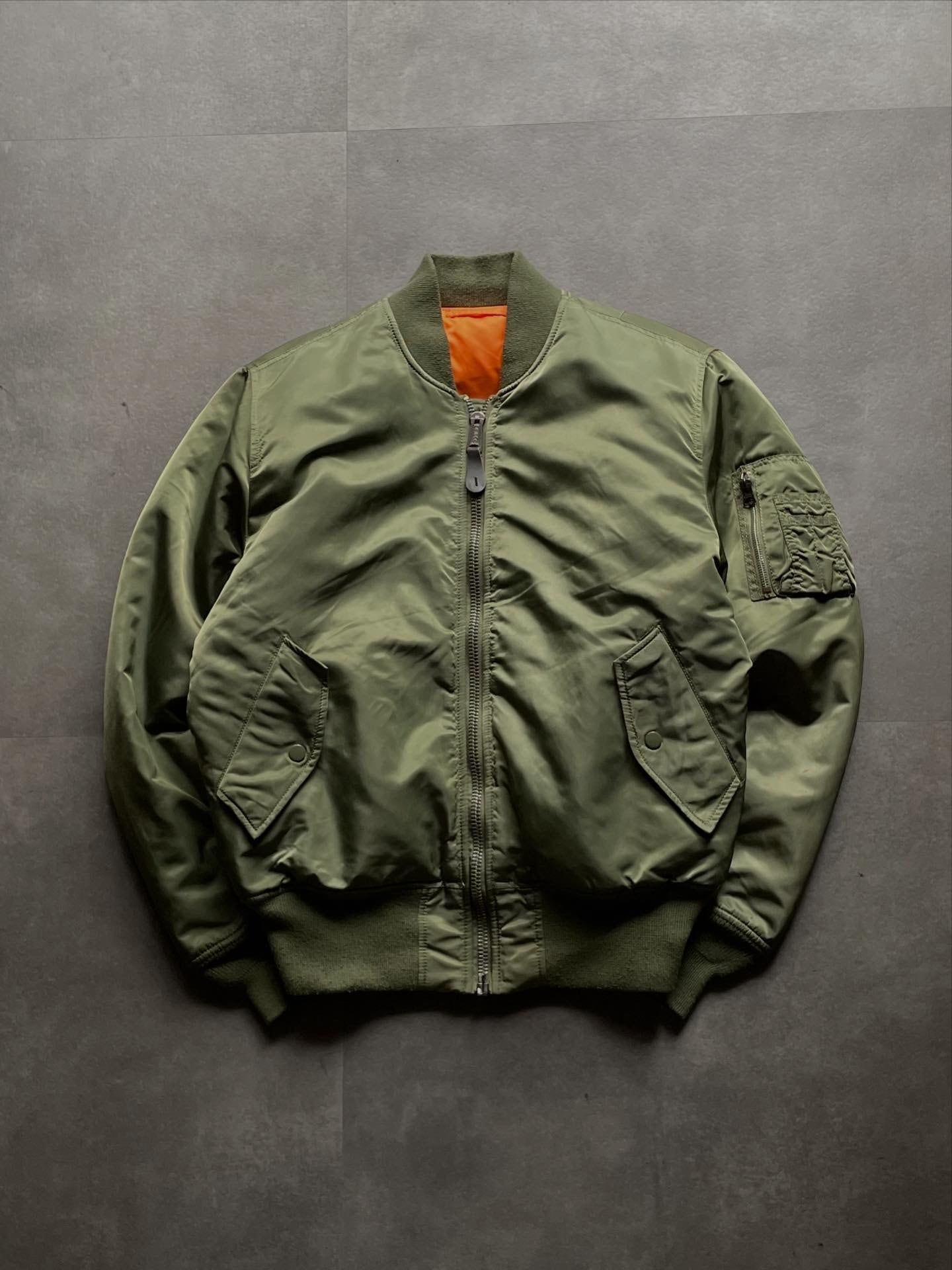 ALPHA INDUSTRIES MA-1フライトジャケット　USA製　オリーブ ALPHA INDUSTRIES MA-1 フライトジャケット M オリーブ USA製 MIL-J
