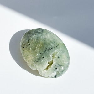 プレナイト パームストーン42◇ Prehnite ◇天然石・鉱物・パワーストーン