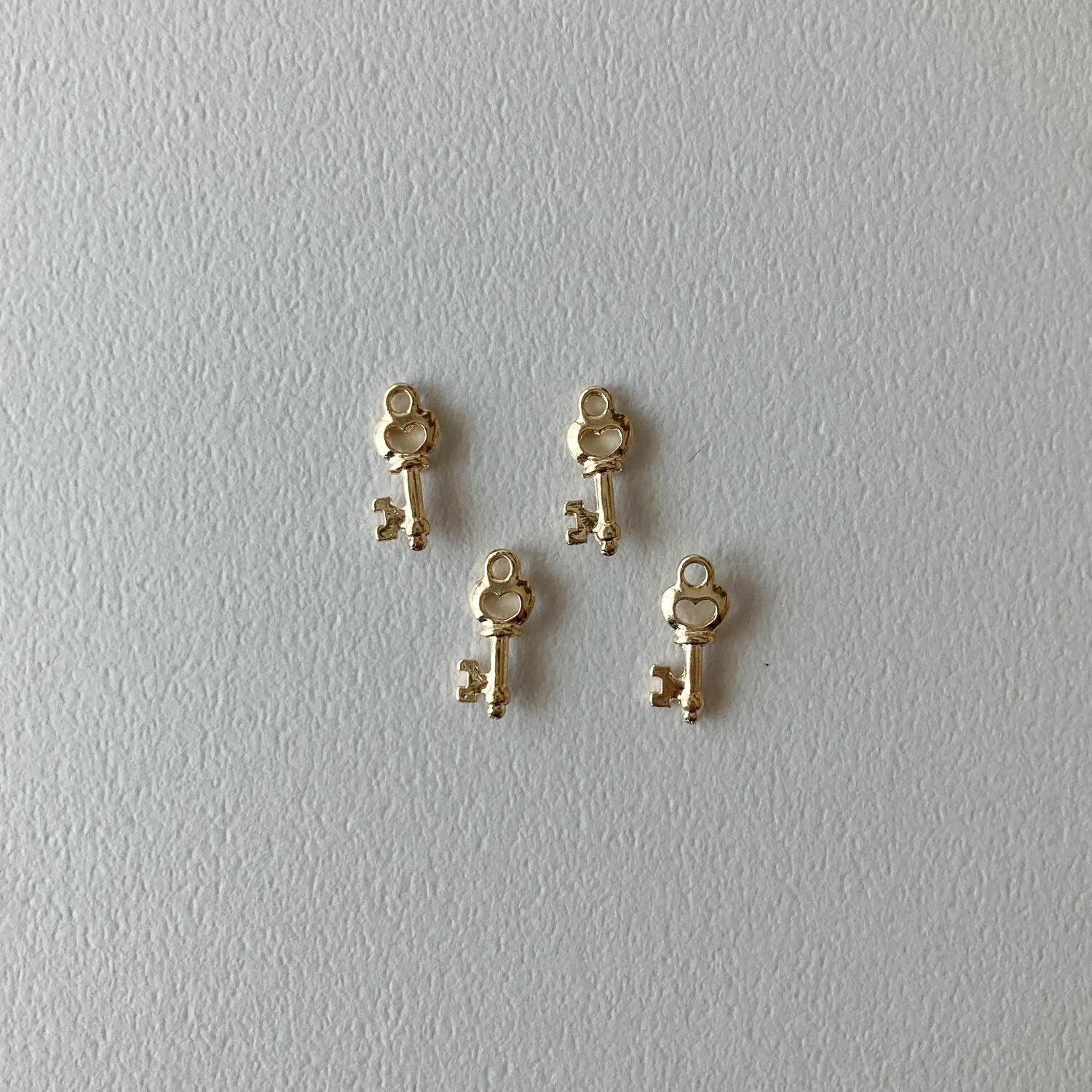 再入荷〉ミニ鍵チャームパック（4p） | Dua-アクセサリーパーツショップ
