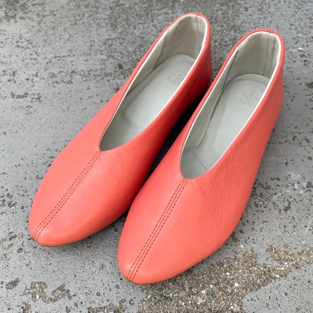 【展示品サマーセール】 23cmのみ 半額 フラミンゴピンクのフラットパンプス