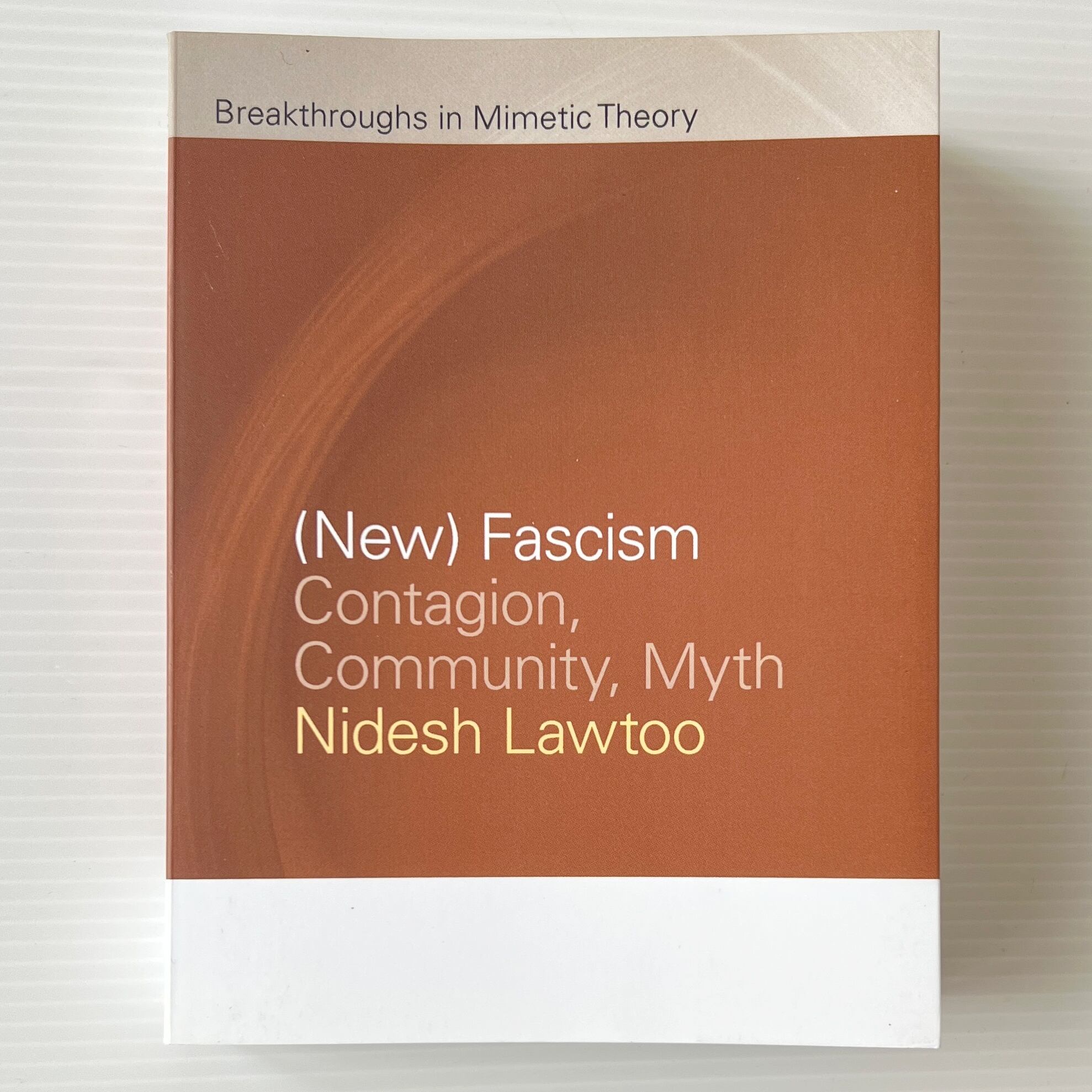 New Fascism : Contagion, Community, Myth <Breakthroughs in Mimetic Theory> Lawtoo / Michigan State University Press