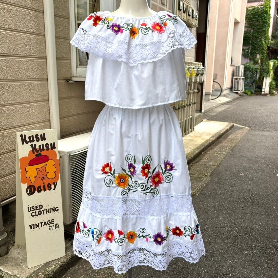70s Vintage San Antonio embroidery dress | KusuKusuDaisy
