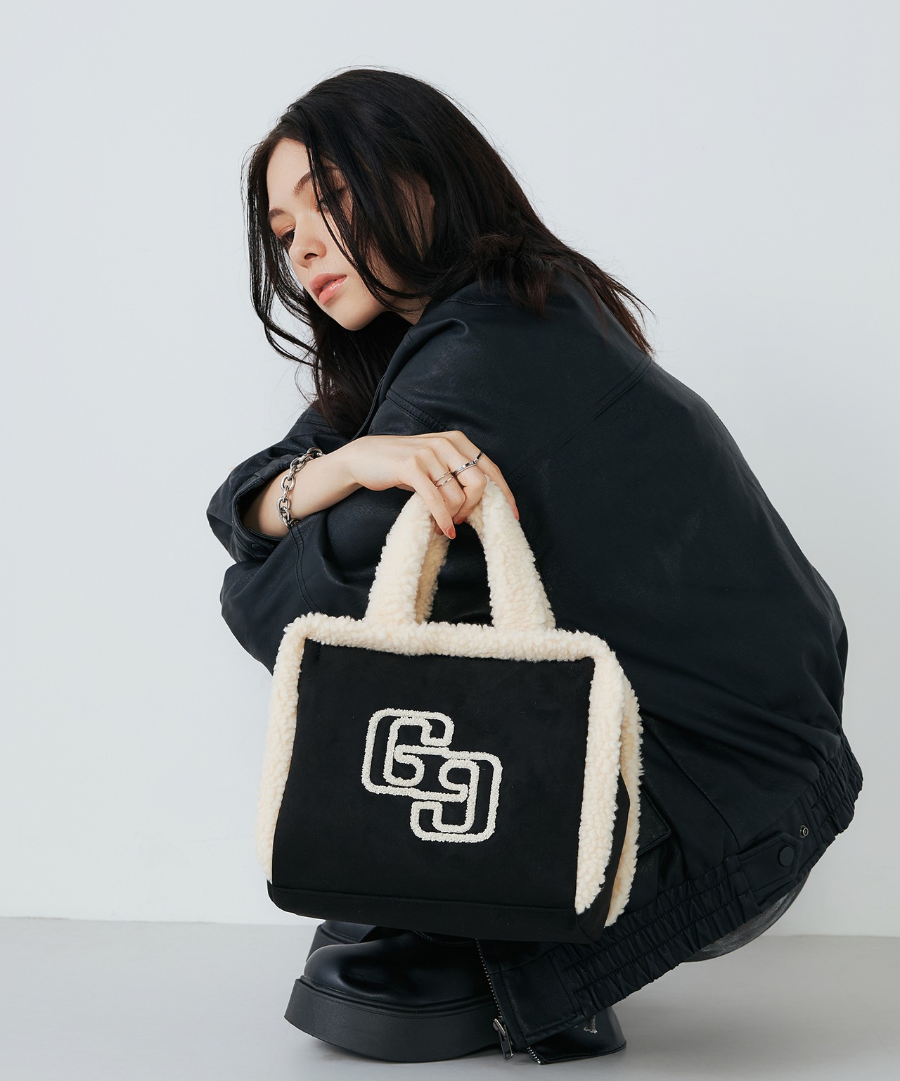 GYDA : 2WAYFAKE MOUTON BAG GY-B151