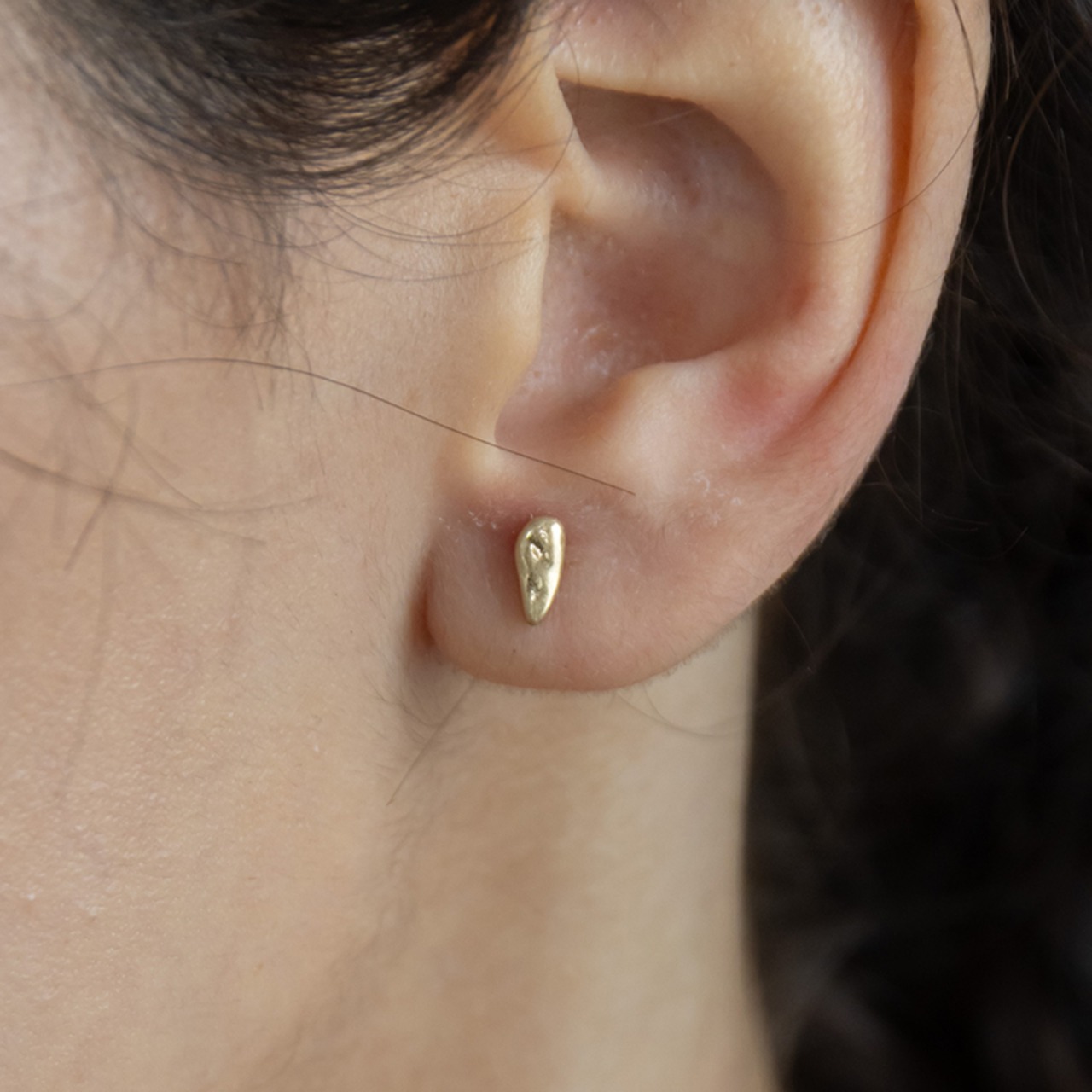 【ネコポス便】ピアス ニュアンスドロップ マットメタル SS ピアス つや消し ヴィンテージ風 合金 2501