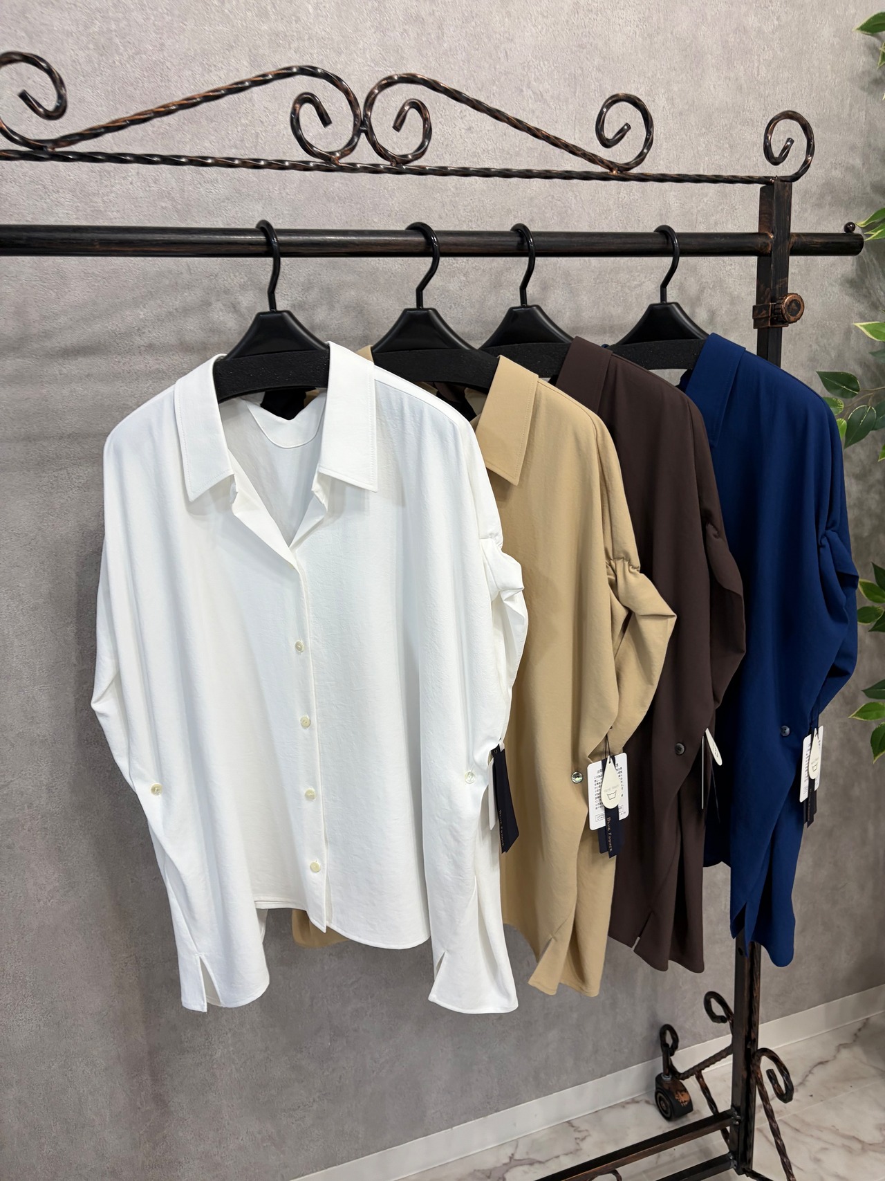 【ROBE】ノルディス　バックテープシャツブラウス　631426