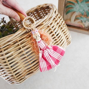 【メリモ記念✾】パウスカートをはいたフラガール（パラカチェック・RED）