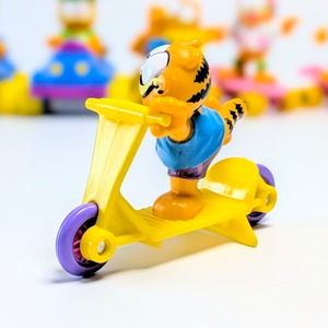 ☆ VINTAGE 1988 ☆【 McDonald's  ( マクドナルド ) 】1988年マクドナルドミールトイ 『 Garfield on Scooter（ガーフィールド オン スクーター）』〜スクーターで調子に乗るあいつ(笑)〜 / ミールトイ / ハッピーミール 〚アメリカン雑貨 アメトイ〛